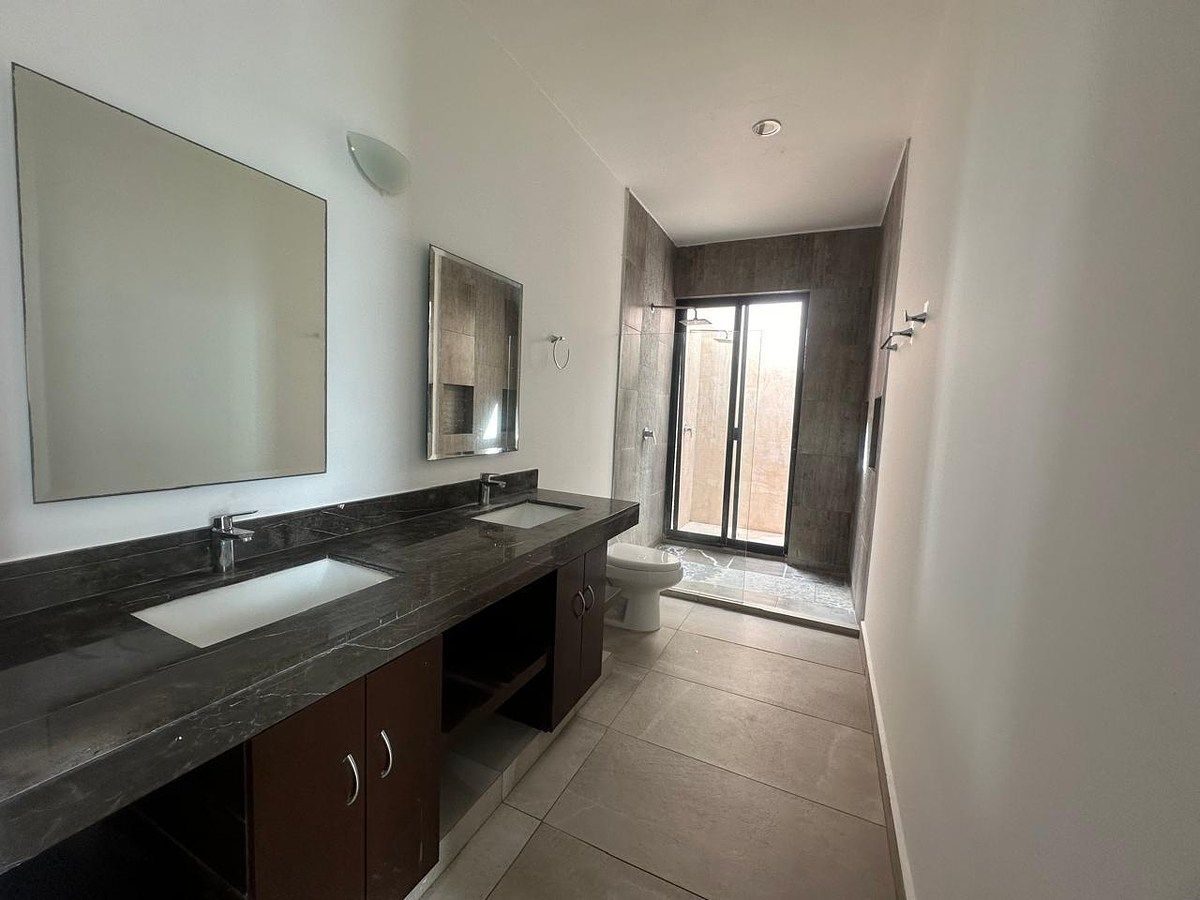 Baño 
Habitación principal, foto 9 de 16