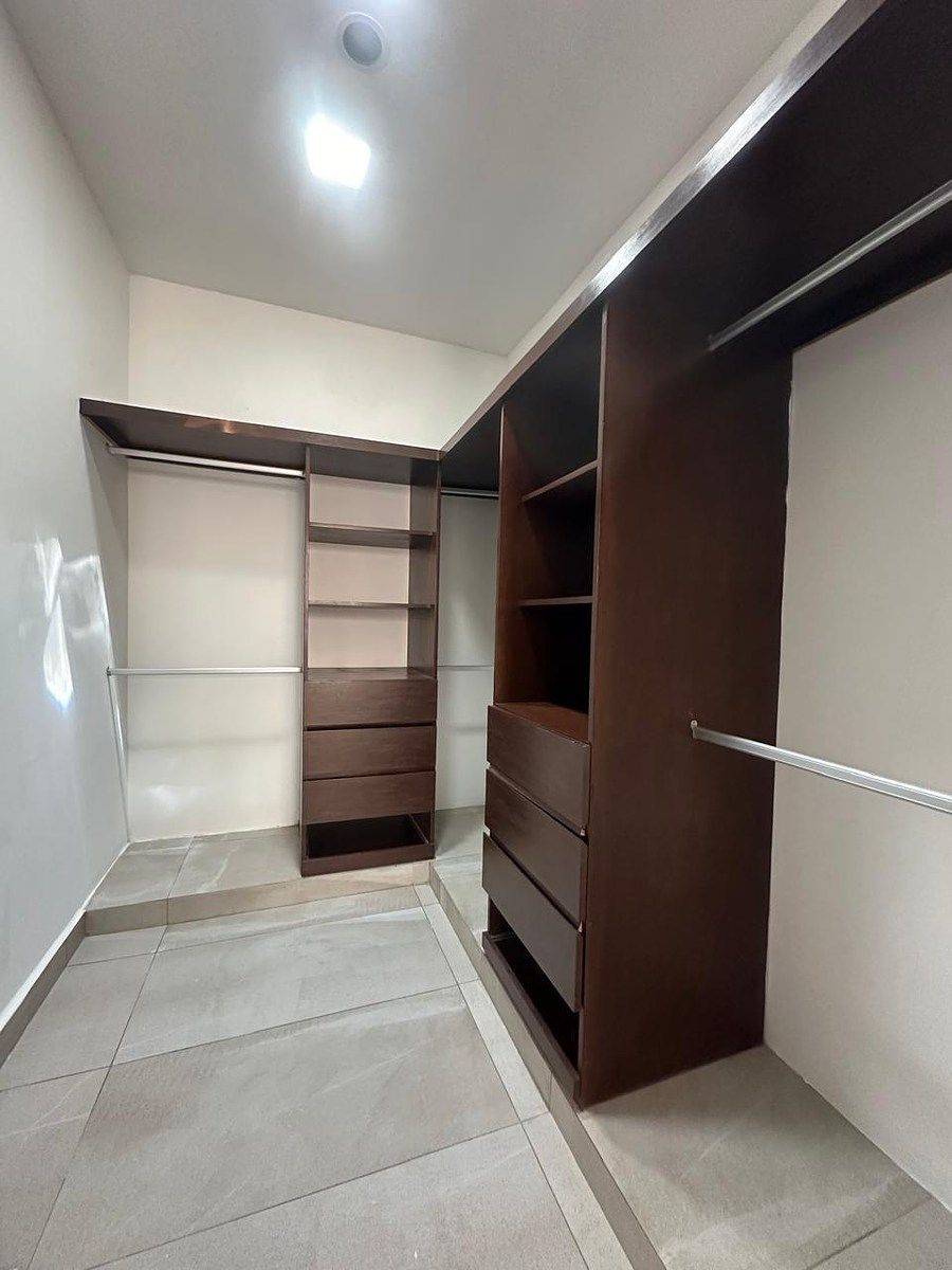 Vestidor 
Habitación principal, foto 10 de 16