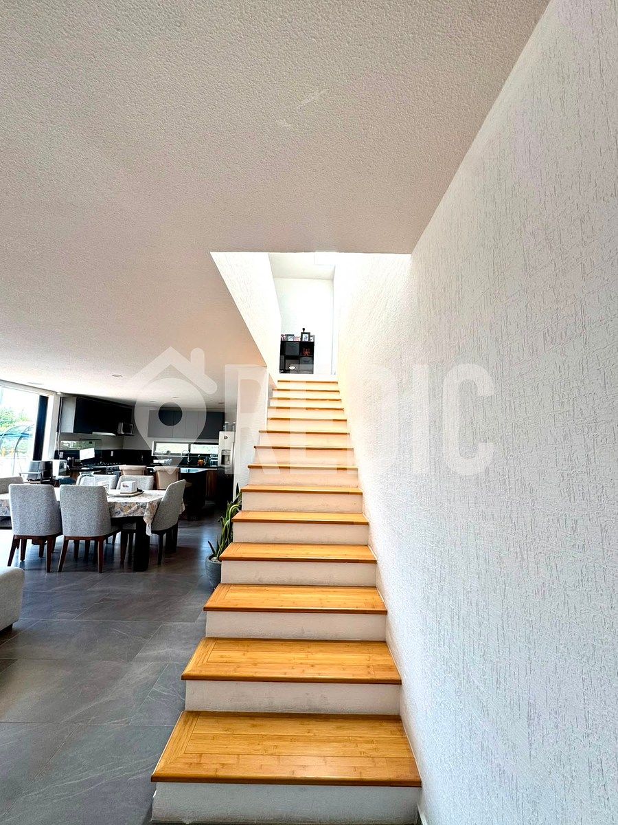 CASA À VENDA EM ALTOS JURIQUILLA (COM INQUILINO), foto 1 de 24