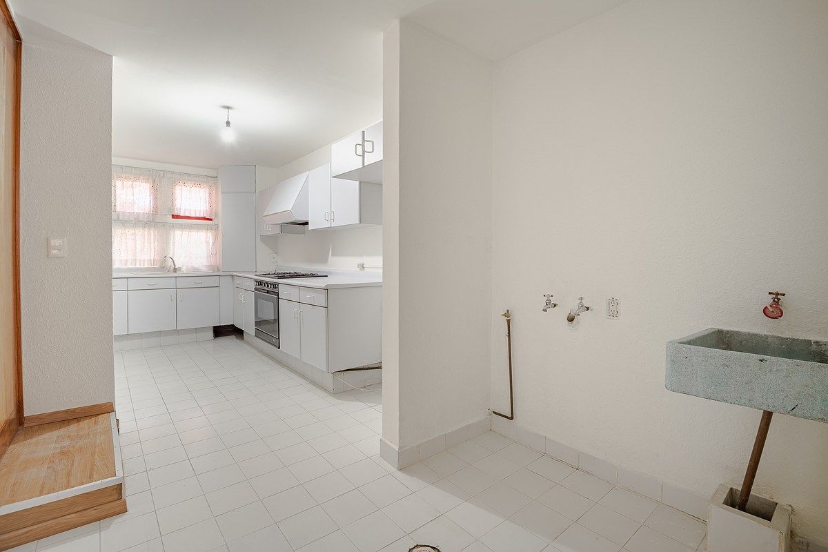 Cocina, área de lavado y cuarto de servicio., foto 7 de 22