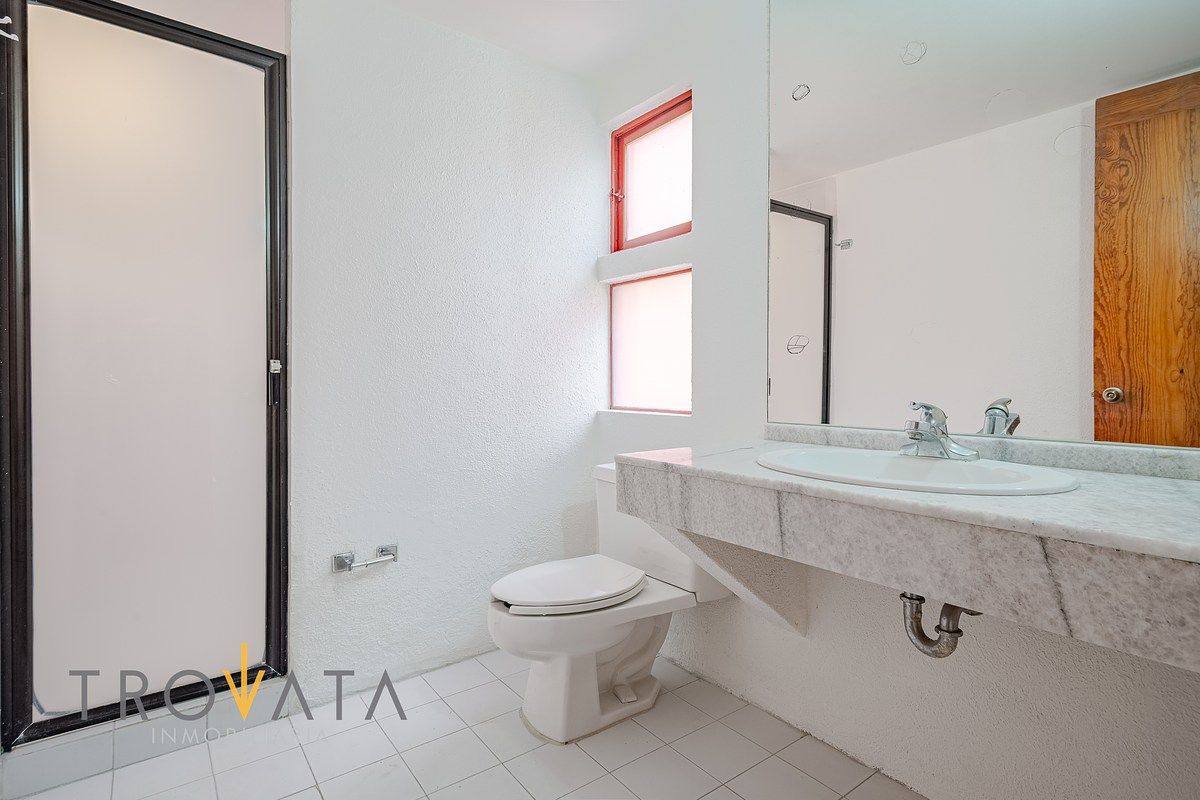Baño recámara principal, photo 15 of 22
