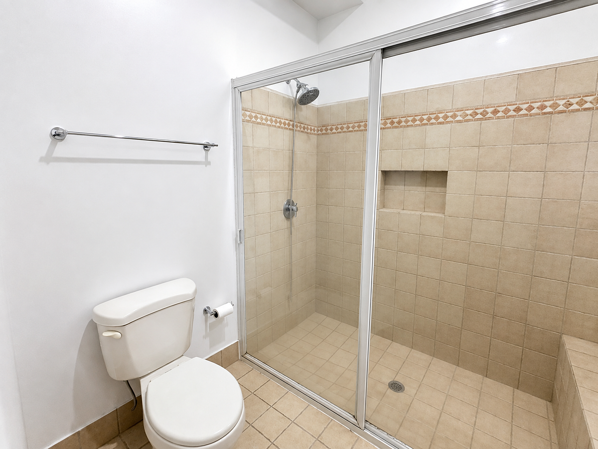 Baño recamara principal, photo 9 of 27