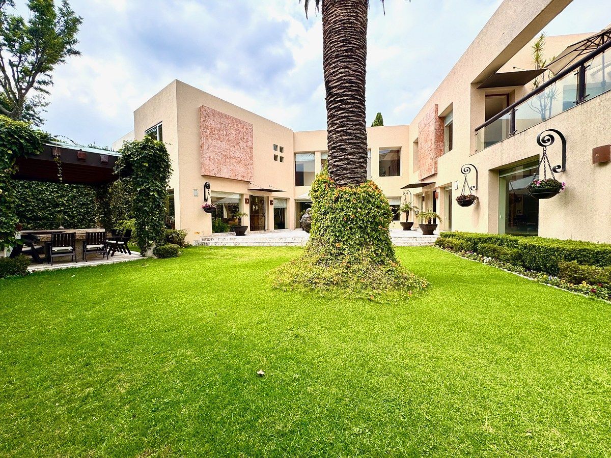 CASA EN VENTA EN PRIV. DENTRO DEL FRACC. LOMAS COUNTRY CLUB HUIXQUILUCAN, foto 1 de 33