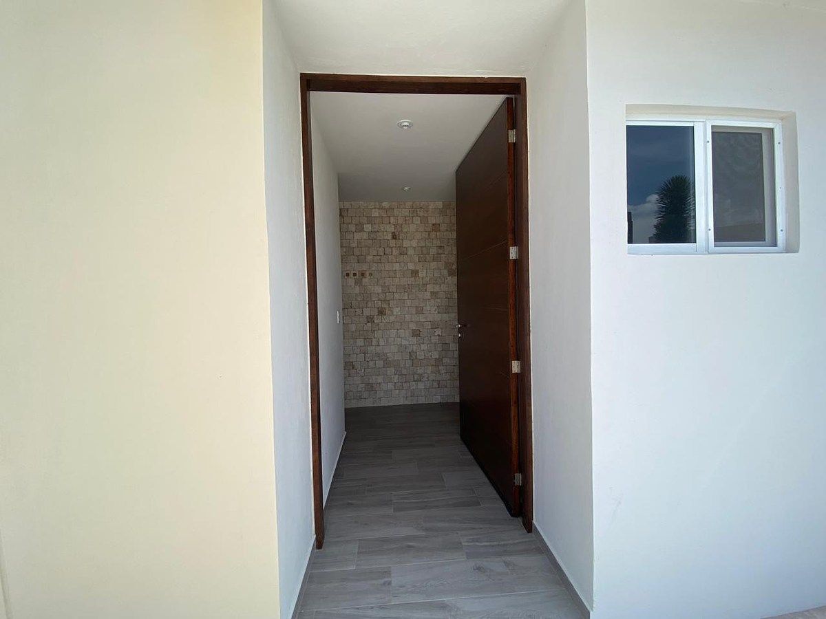 Puerta principal, photo 5 of 22