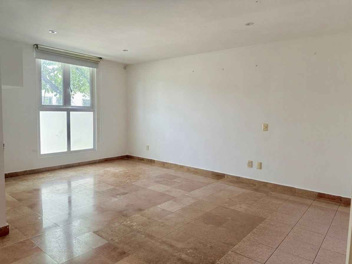 Recámara principal con vestidor y baño completo, photo 10 of 20