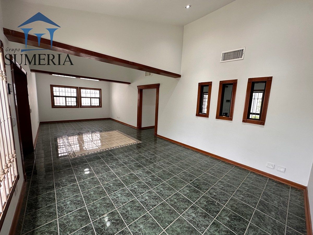 Sala, photo 8 of 39