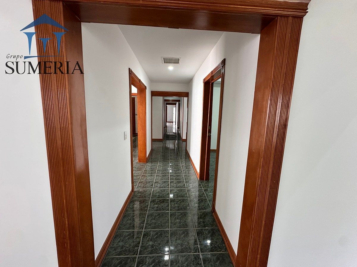 Pasillo principal, photo 11 of 39