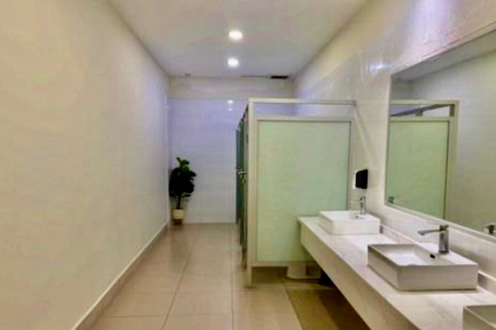 Edificio  de 9000 mts. en Alquiler. Uso  Comercial . - Foto 4