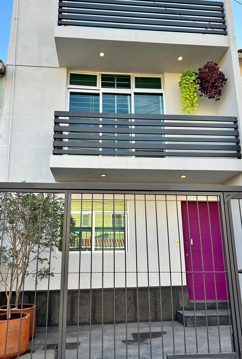 House for RENT in Colinas de la Normal, photo 1 of 23