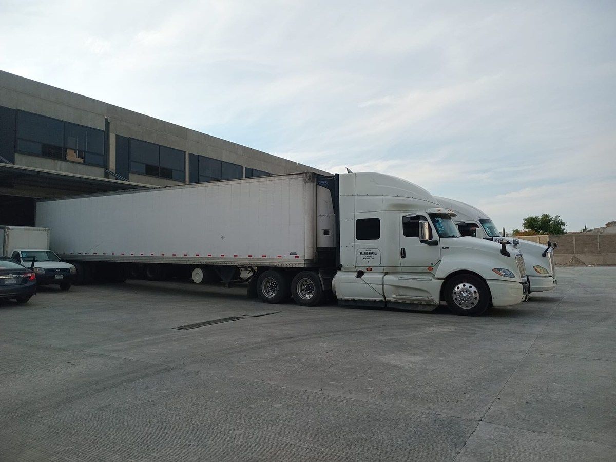 NEW WAREHOUSES - INSIDE PARK - SALE OR RENT, photo 1 of 7