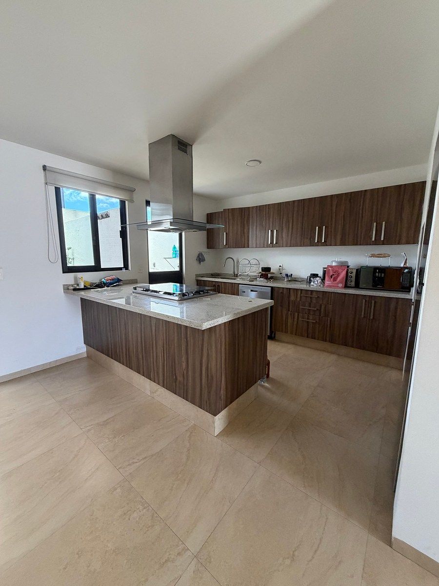 House in Gated Community in El Condado, Corregidora, photo 3 of 21