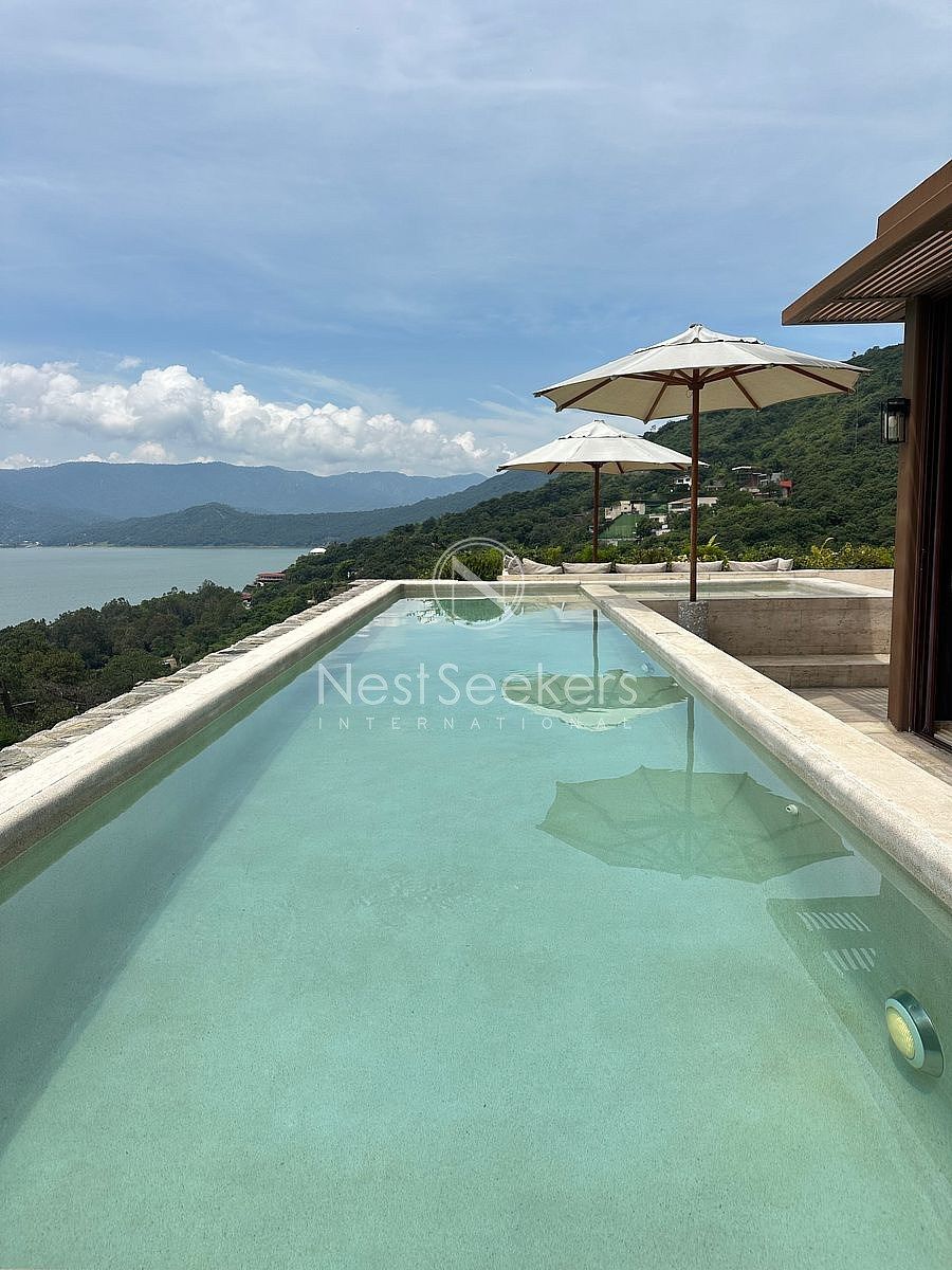House in Gated Community in San Gaspar, Valle de Bravo, photo 2 of 40