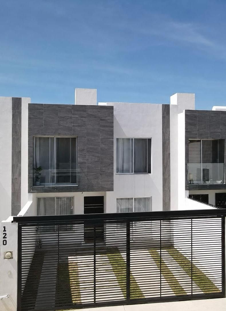 CASA À VENDA NO SUL, foto 1 de 15