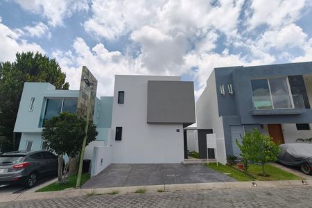 CASA À VENDA - BOSQUE REAL