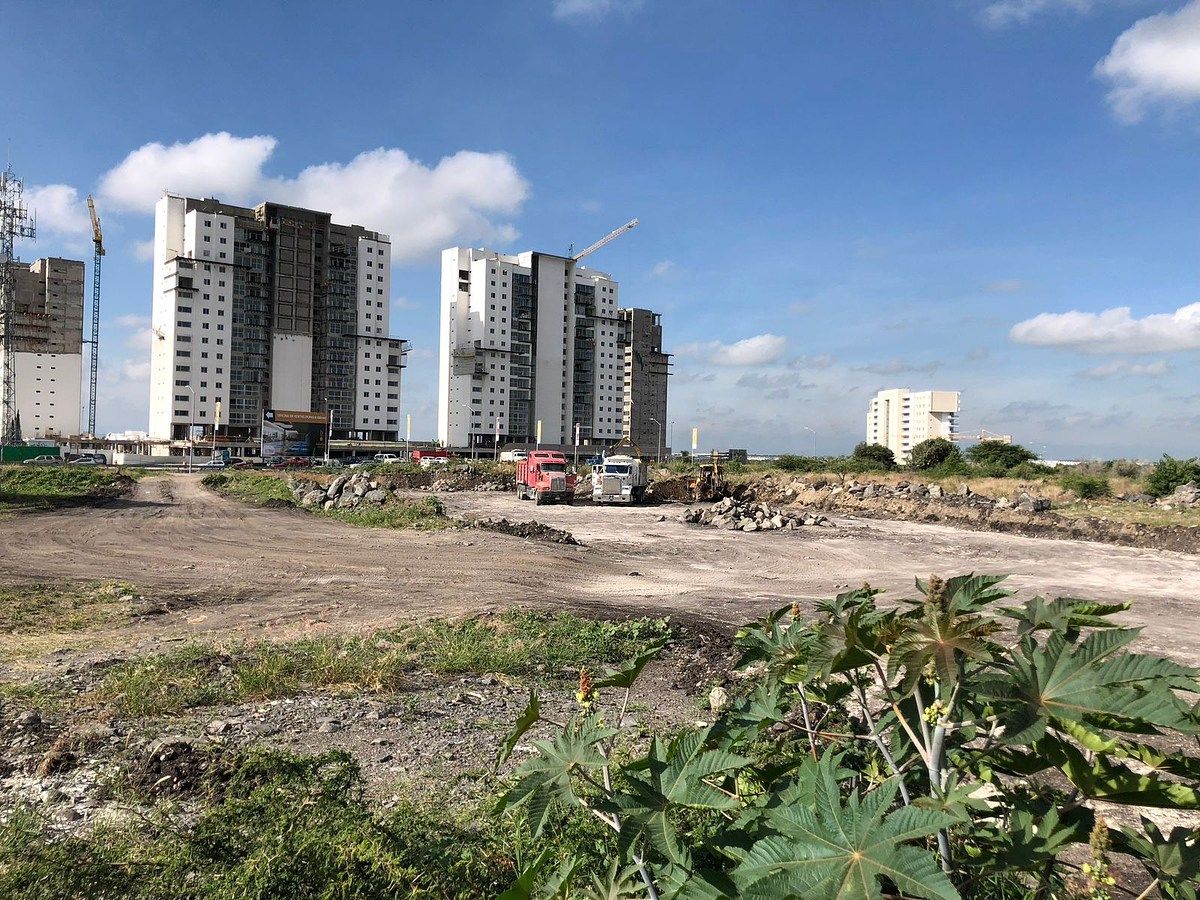 Lote comercial em Juriquilla Santa Fe, Querétaro, foto 5 de 7