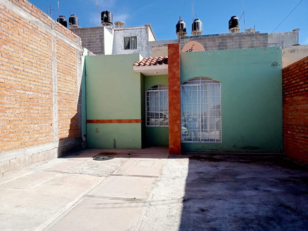 CASA À VENDA EM MIRADORES DE SANTA ELENA, foto 1 de 11