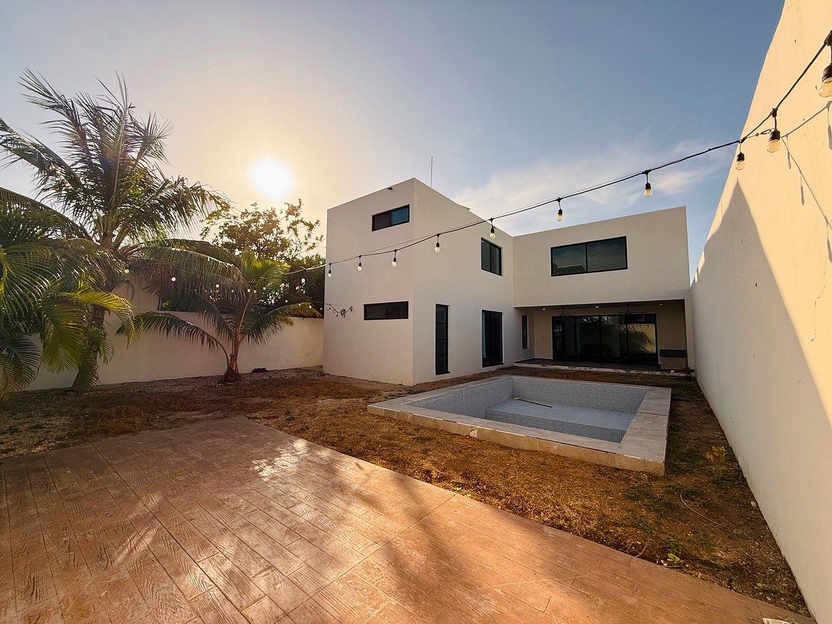 CASA GRANDE, 4 HABTS, DZITYÁ, CON PANELES SOLARES, foto 1 de 17
