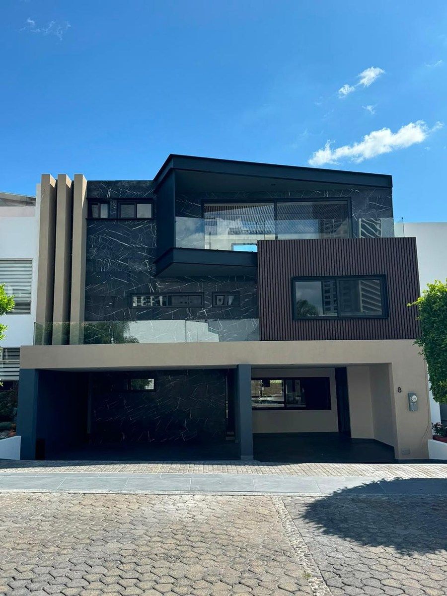CASA EN VENTA EN LOMAS DE ANGELOPOLIS II