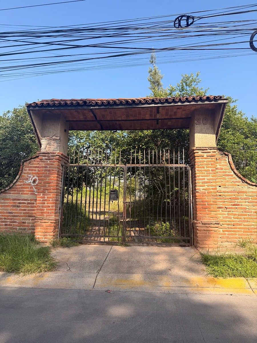 TERRENO COM USO DE SOLO MISTO 1958m2, foto 1 de 7