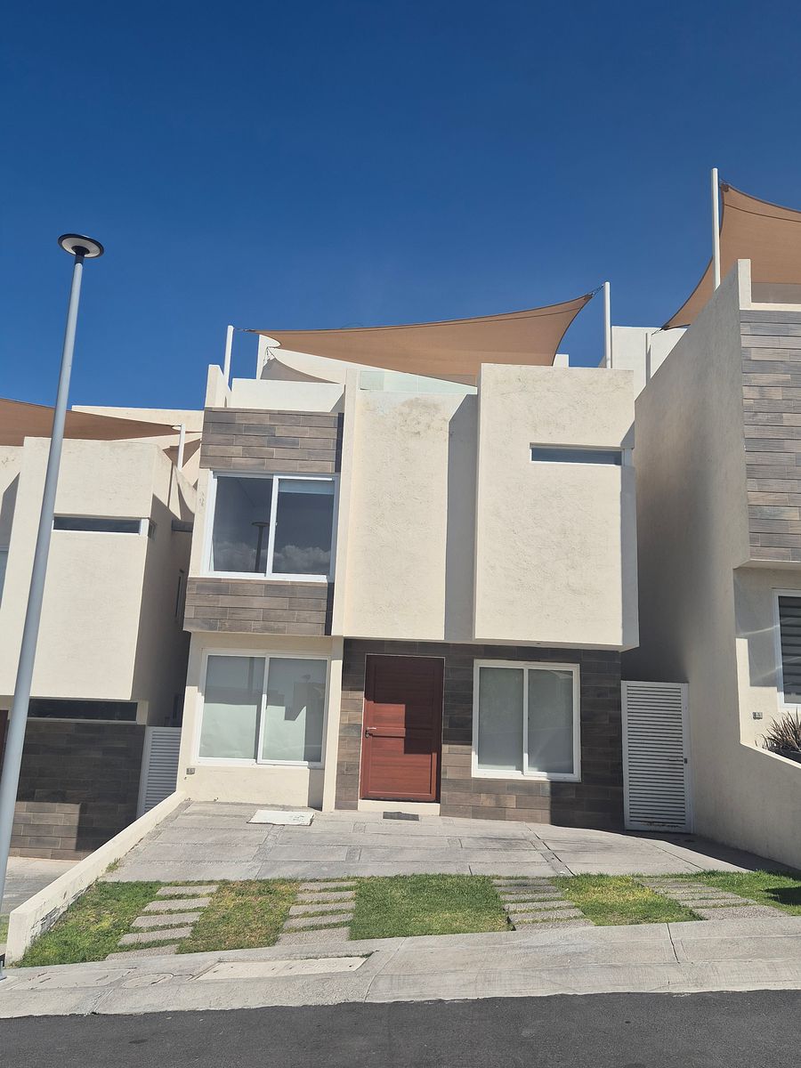 Casa en renta con recámara en pb en Zibatá, foto 1 de 18