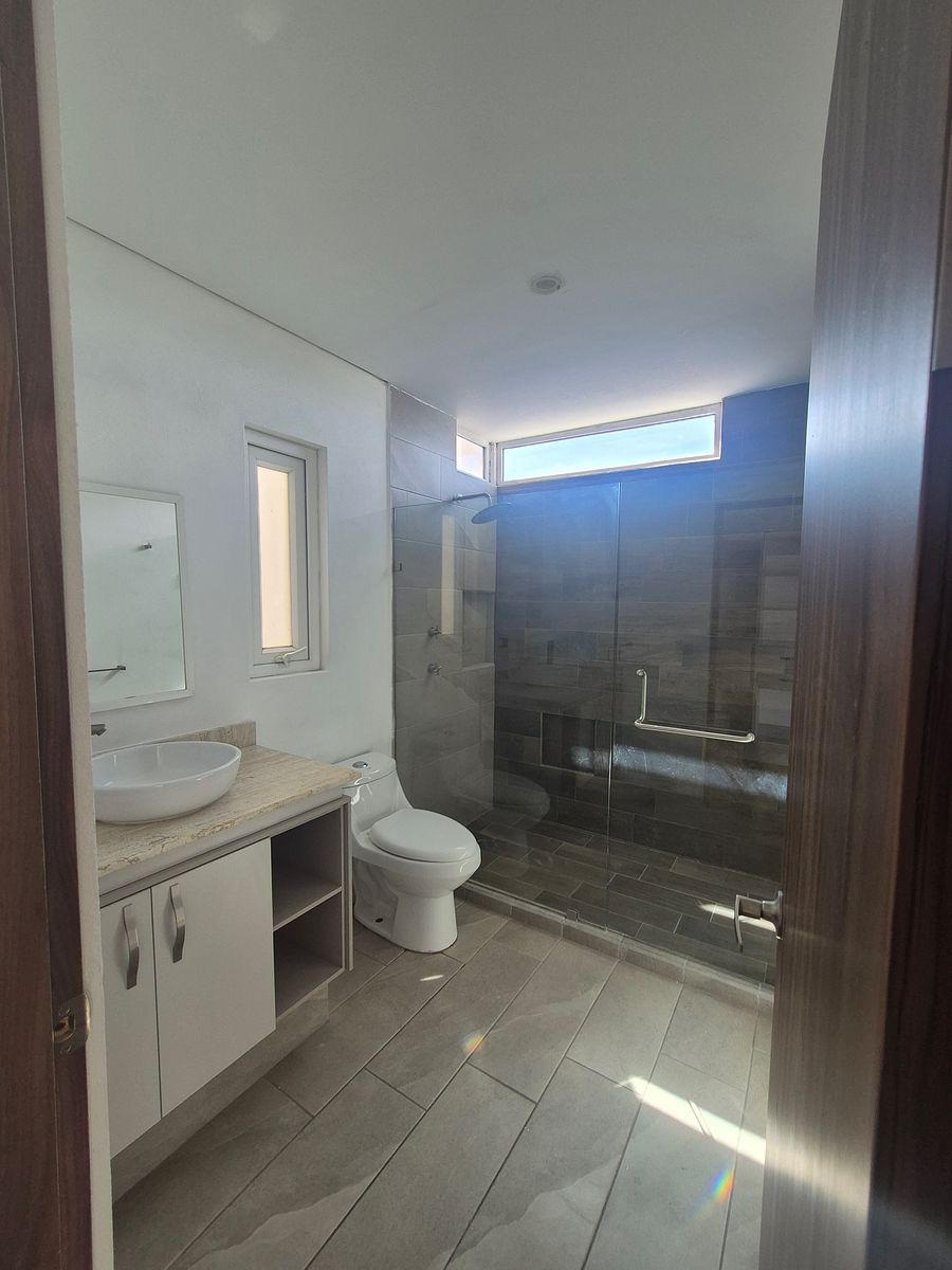 Baño recámara principal, foto 13 de 18