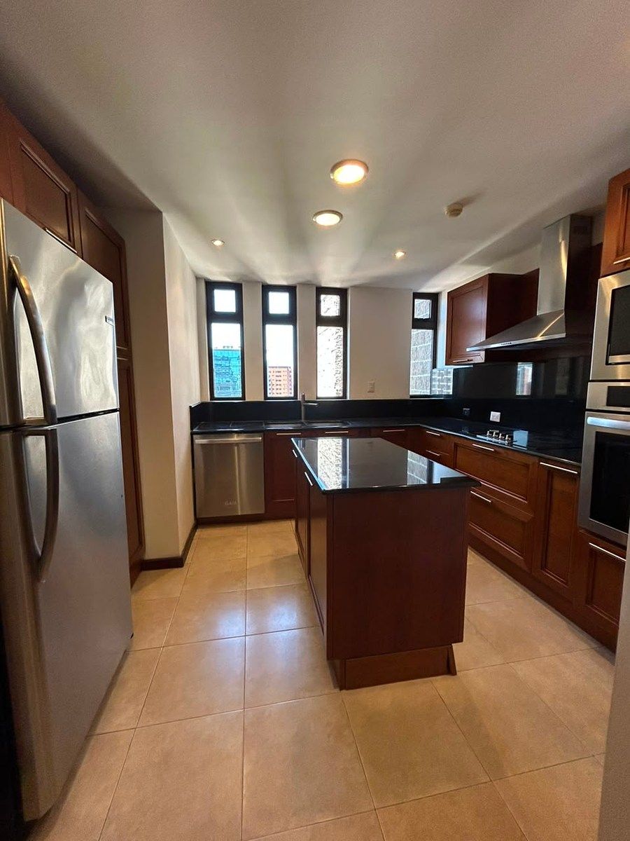 Vendo Apartamento en Tiffany zona 10 amueblado - Image 2