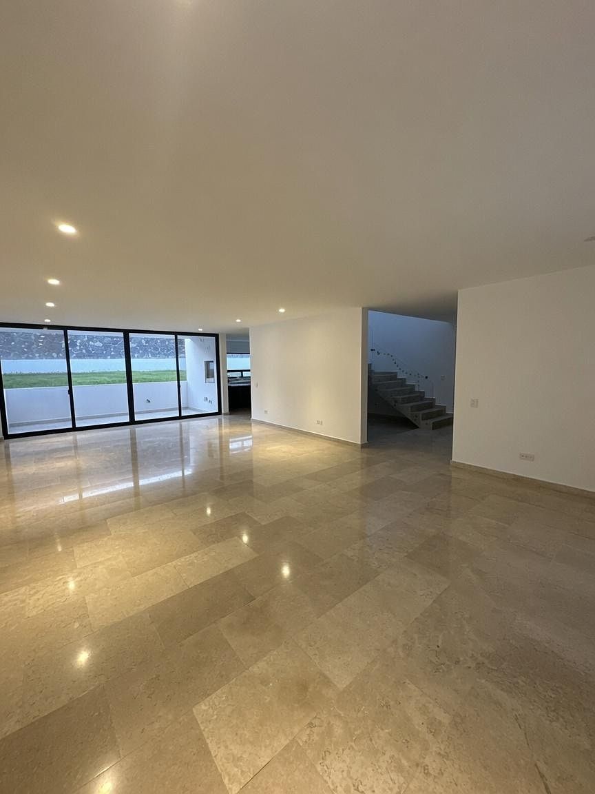 Se Renta casa en Vista Real .2, foto 1 de 23