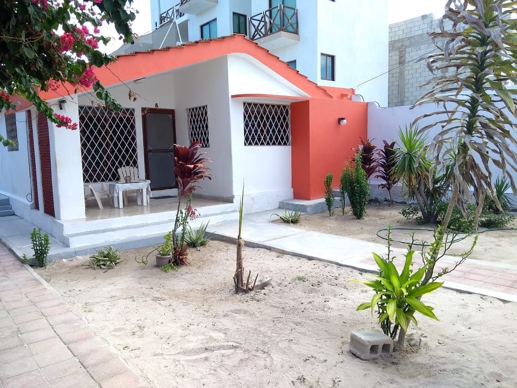 Semi-furnished house for sale in Chicxulub Puerto, photo 1 of 25