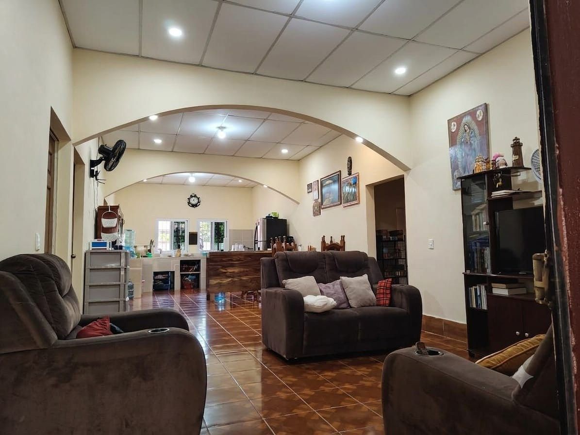 Morales Izabal | Casa en Venta con Dos Locales Comerciales - Image 3