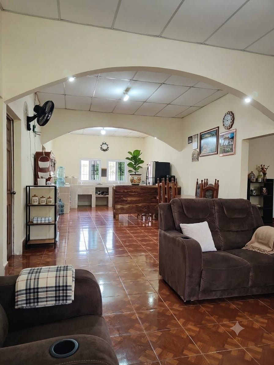 Morales Izabal | Casa en Venta con Dos Locales Comerciales - Image 4