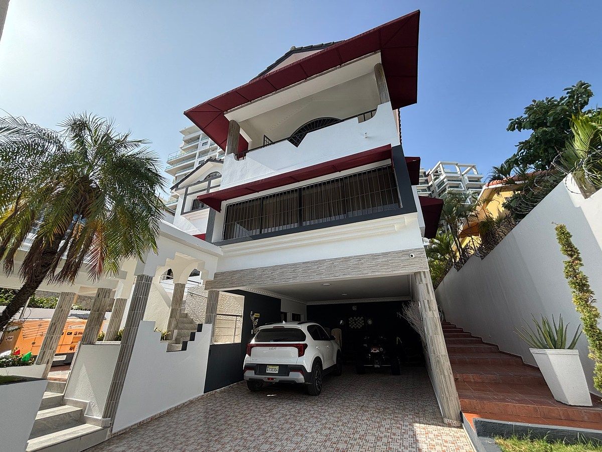 Casa de tres niveles en venta en Los Cacicazgos- > HG, foto 1 de 29