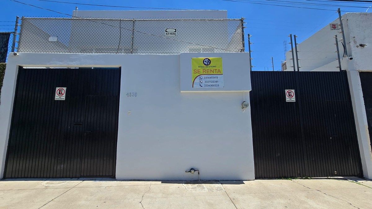 CASA con OFICNAS / BODEGA / ESTACIONAMIENTO, foto 1 de 12