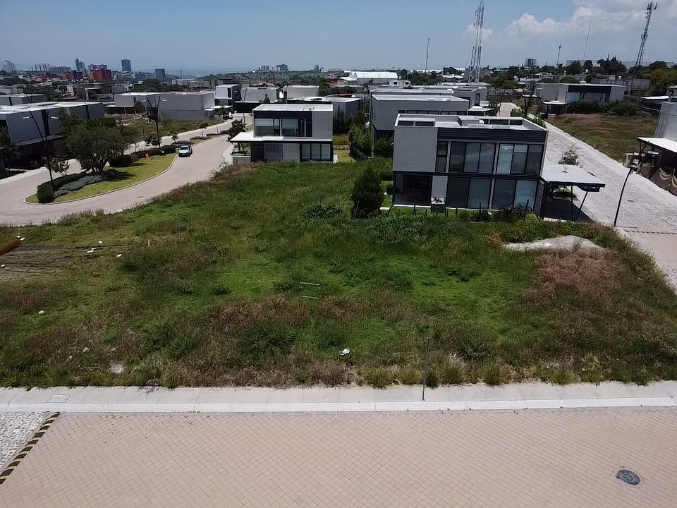 TERRENO EN LOMAS DEL CAMPANARIO NORTE