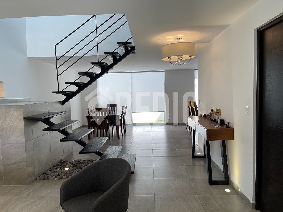 CASA À VENDA EM CAÑADAS DEL ARROYO COM 4 QUARTOS (1 NO ANDAR TÉRREO), foto 1 de 17