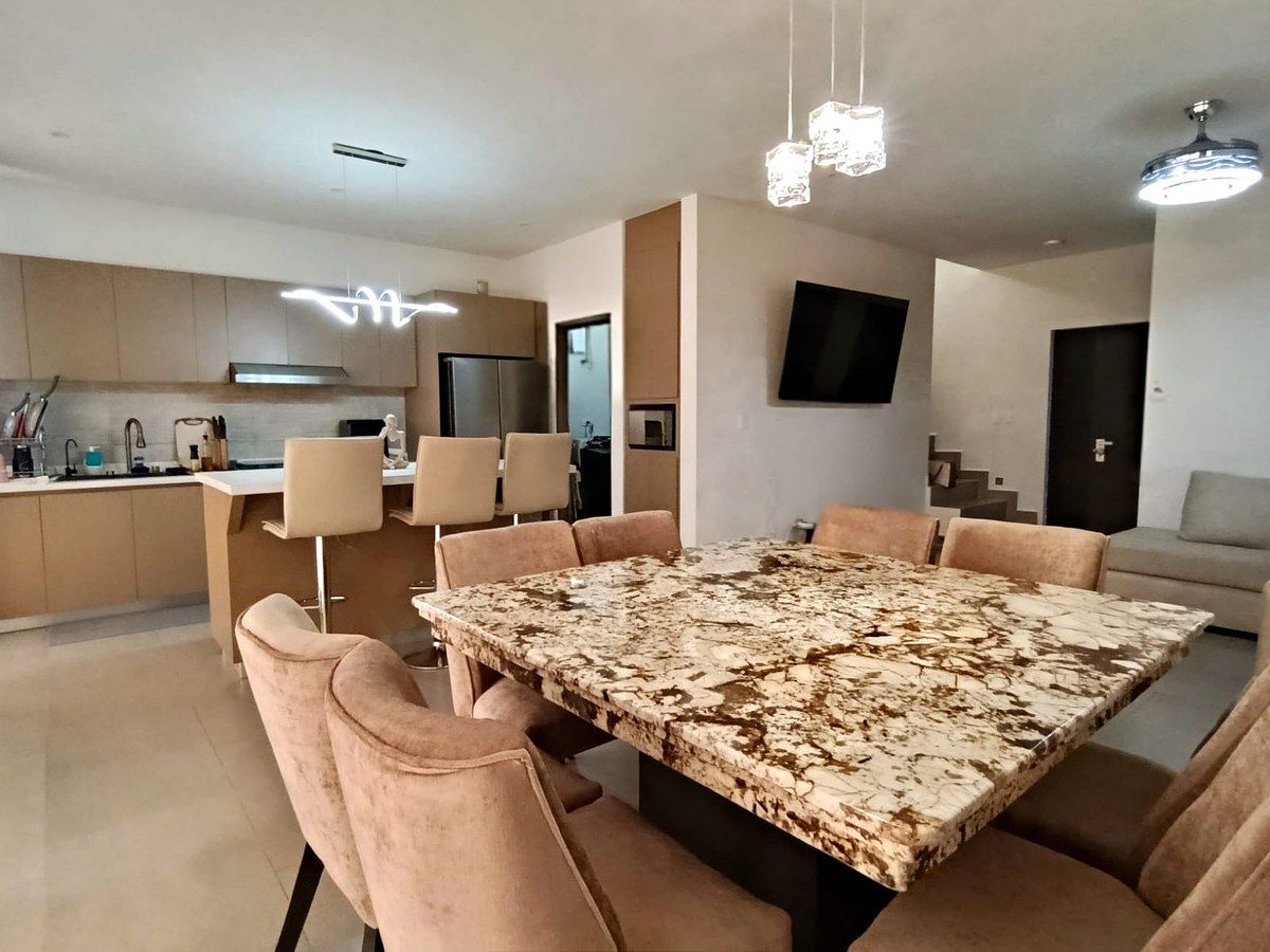 Casa em Dominio Cumbres, García, foto 2 de 14