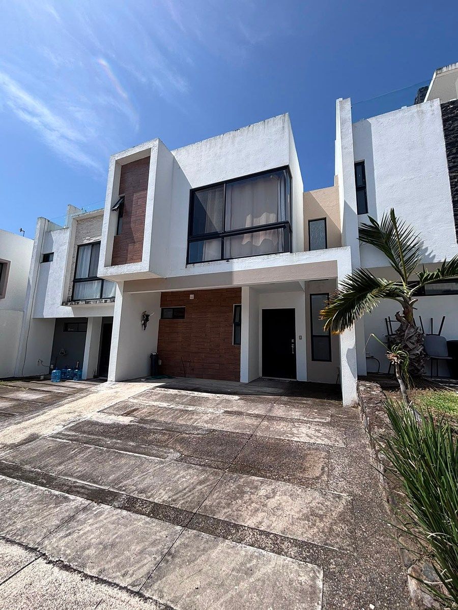 Casa Amueblada en Renta en el Fraccionamiento Cumbres, foto 1 de 21