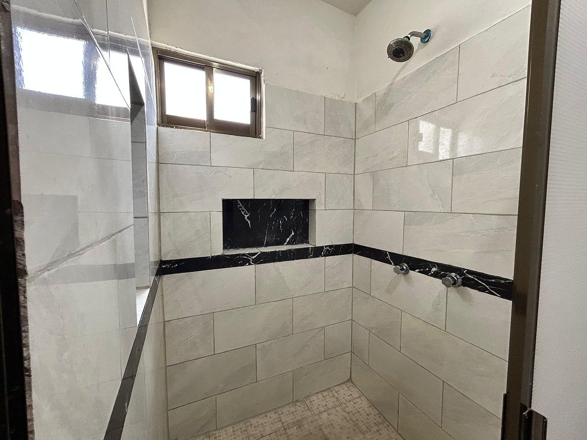 Baño completo de recámara principal, foto 18 de 18