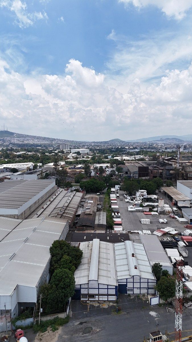 VISTA AEREA DE LAS 2 NAVES Y AL FONDO EL TERRENO, foto 17 de 17