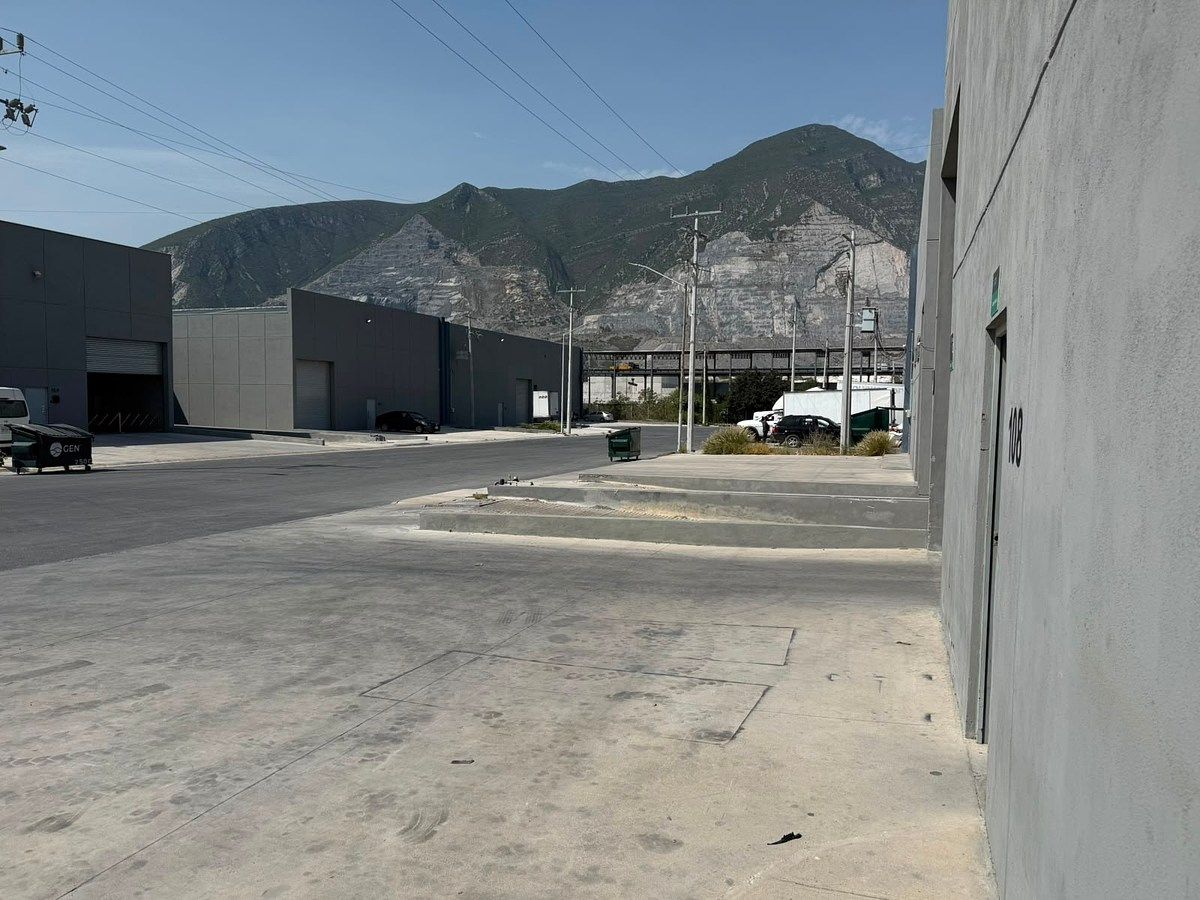 Bodega industrial en El Lechugal, Santa Catarina, foto 2 de 17