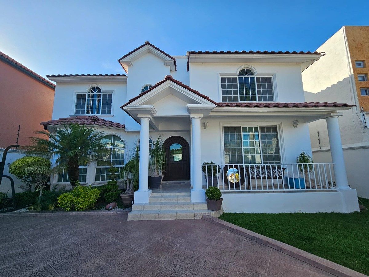 HOUSE FOR SALE SAN HILARIO JURIQUILLA, photo 1 of 36