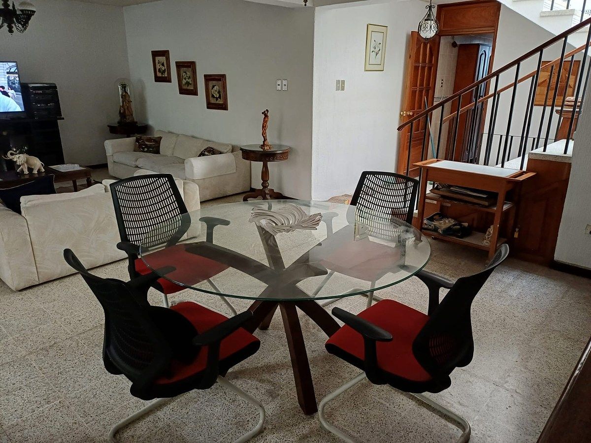 Casa Semi-Amueblada en Renta – Boulevard Vista Hermosa, Zona 15 - Image 1
