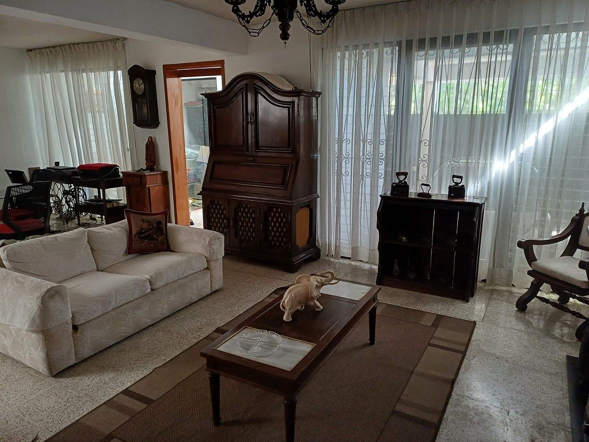 Casa Semi-Amueblada en Renta – Boulevard Vista Hermosa, Zona 15 - Image 3