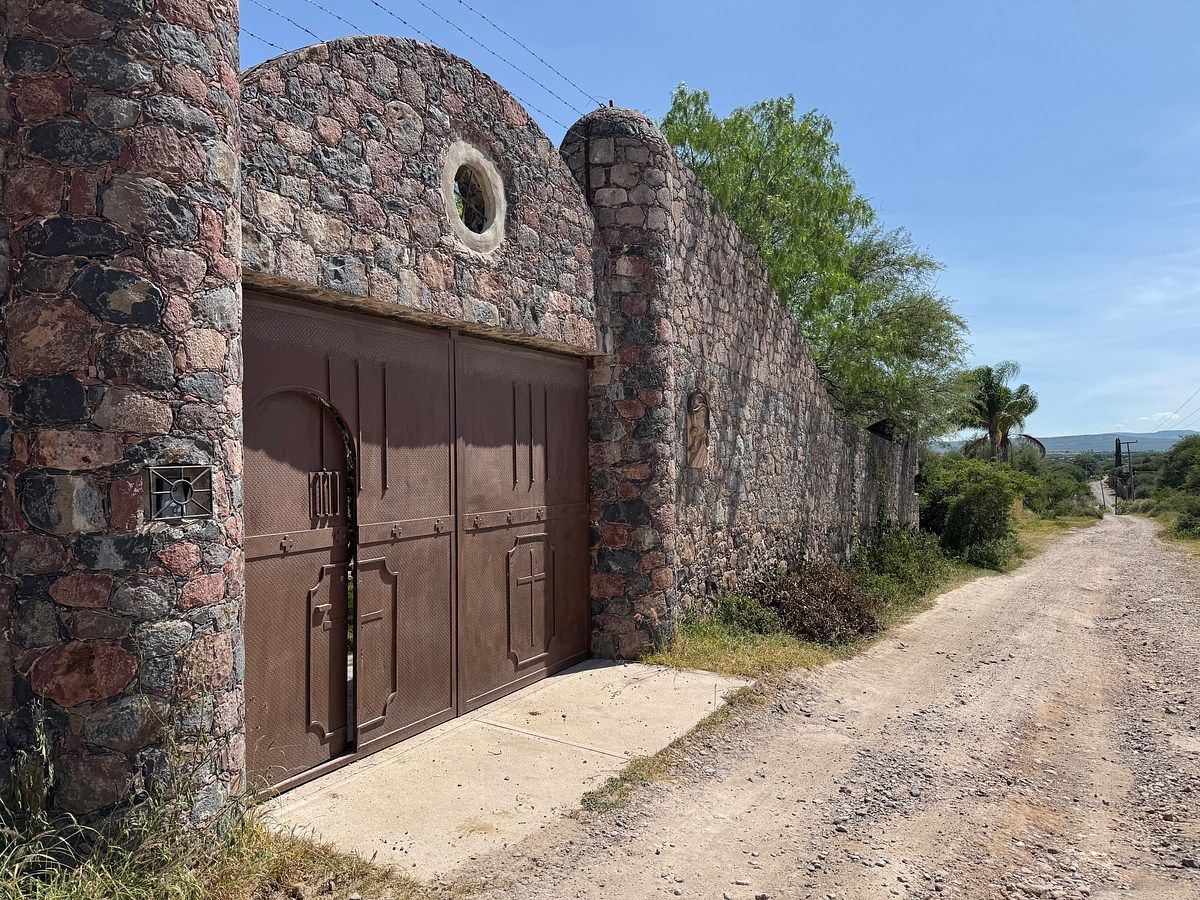 House in La Cieneguita, San Miguel de Allende, photo 3 of 50