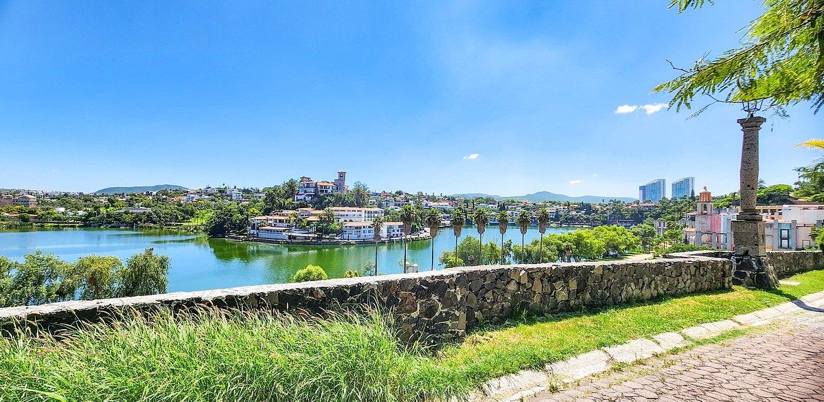 Land of 1883m2 in Balcones de Juriquilla, photo 1 of 18