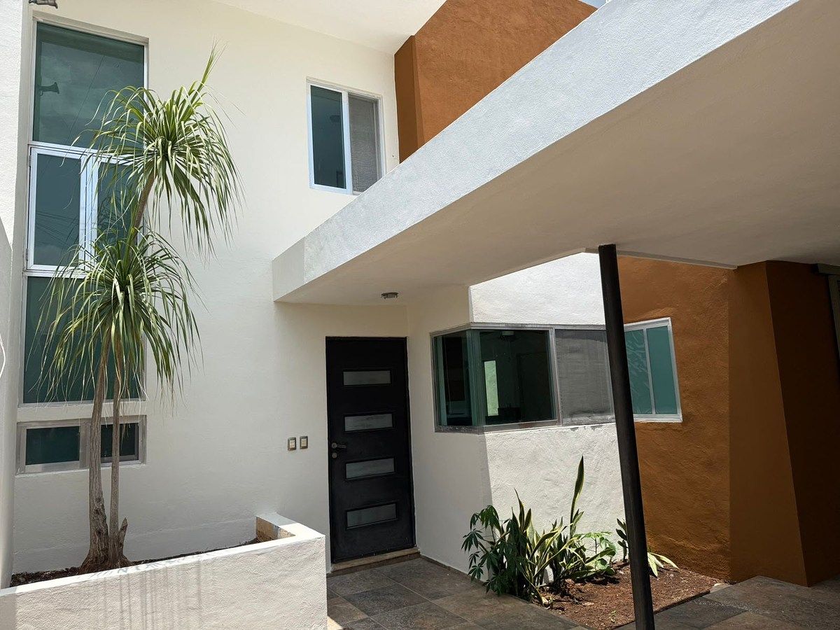 SE RENTA CASA CON PANELES SOLARES, MUY CERCA DE ALTABRISA, foto 1 de 7
