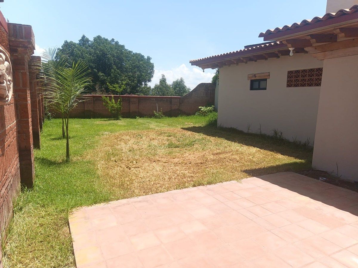 JARDIN EN LA PARTE DE ATRAS, photo 5 of 26