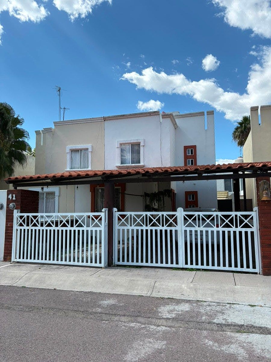CASA À VENDA EM RANCHO SANTA MÓNICA, foto 1 de 12