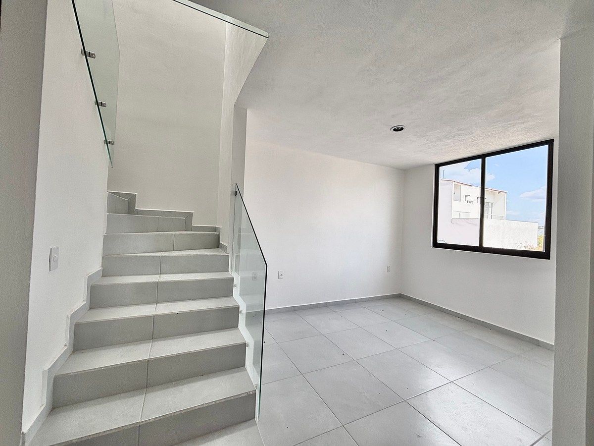 ESTRENA !!!  CASA EN VENTA |ESTUDIO EN PB | CD MADERAS MARQUÉS,QRO., foto 1 de 27