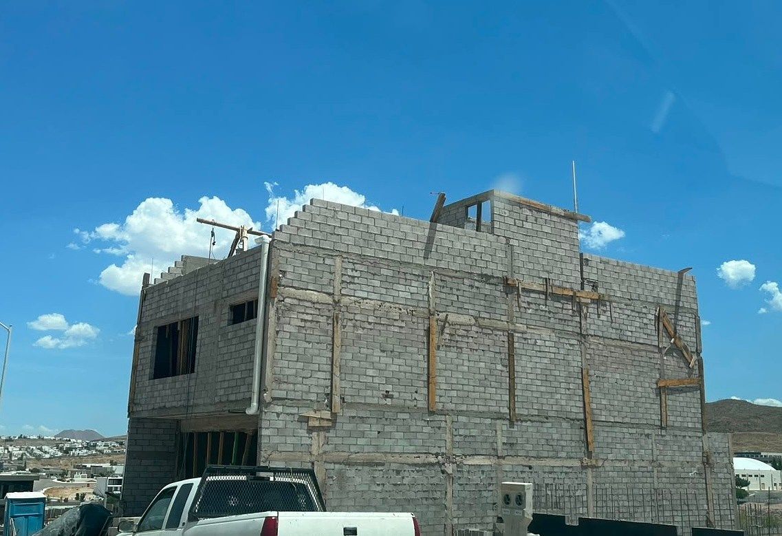 CASA EN PREVENTA EN ZONA CANTERA CON TRES NIVELES, foto 1 de 2