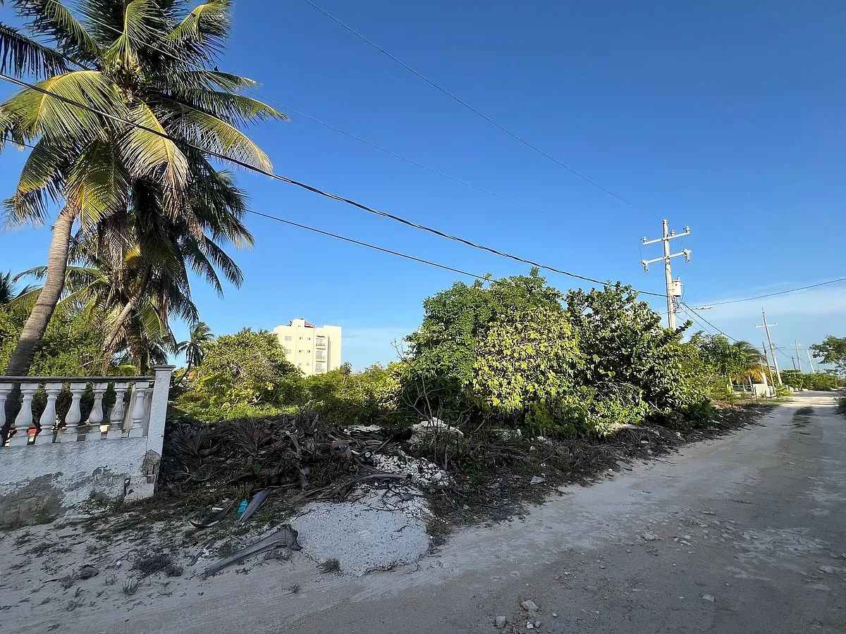 CORNER LAND FOR SALE CHICXULUB PROGRESO YUCATAN, photo 1 of 9